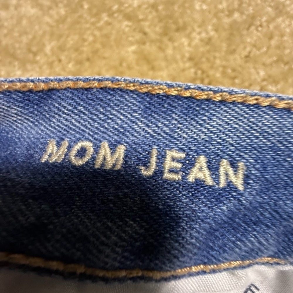 American Eagle Jeans Womens 6 Light Wash Mom Jean High Rise Raw Hem Pants - Picture 4 of 8